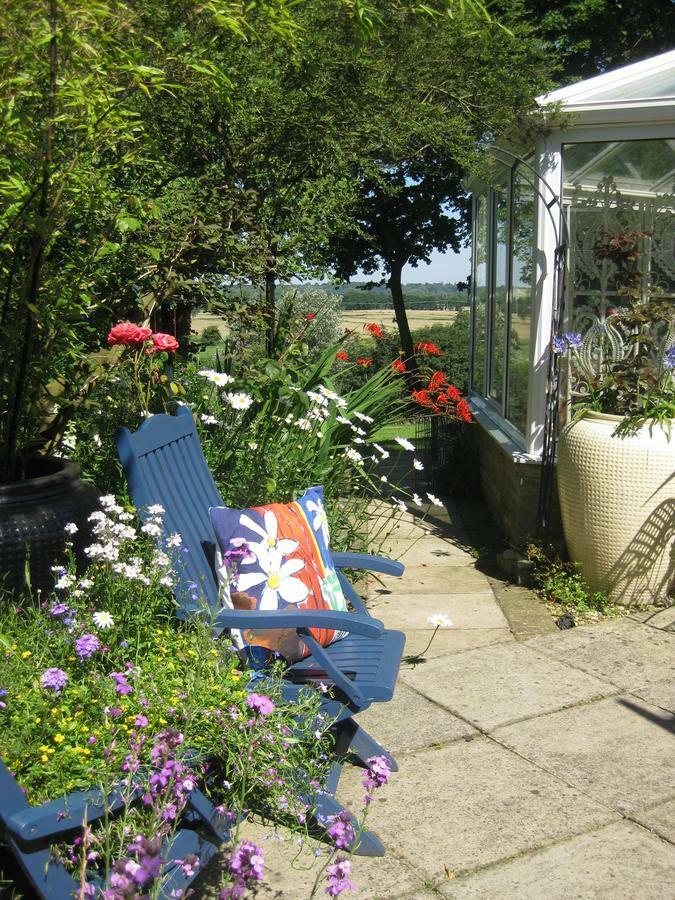 Folly Studio Bed And Breakfast Bungay Exterior photo